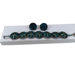 Vintage Crushed Turquoise Hand Knotted Toggle Bracelet and screw on earrings